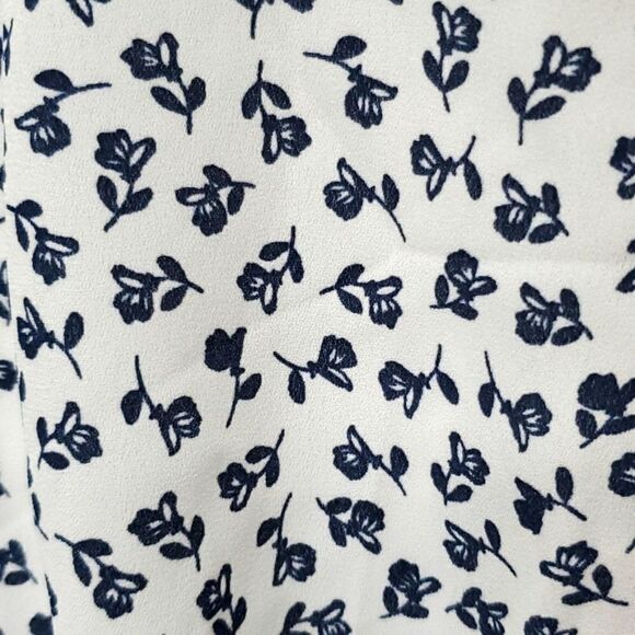 Mi Ami Womans Blue/White Floral  Romper, NWT,  Size Medium - Picture 3 of 6